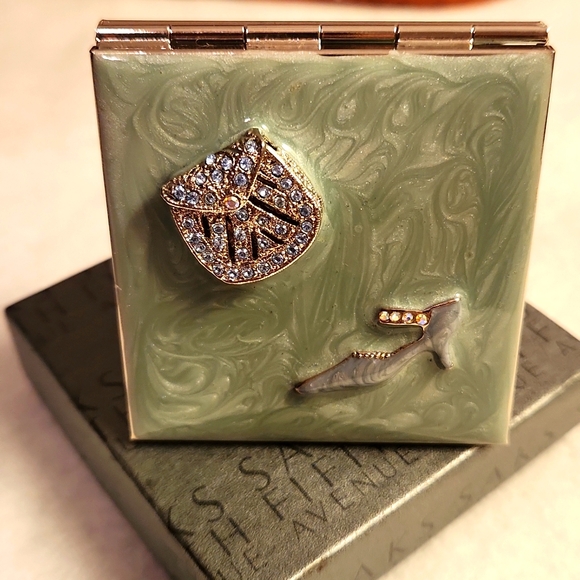 Saks Fifth Avenue Enameled swirl double mirrored compact case. Beautiful EUC - Picture 1 of 7